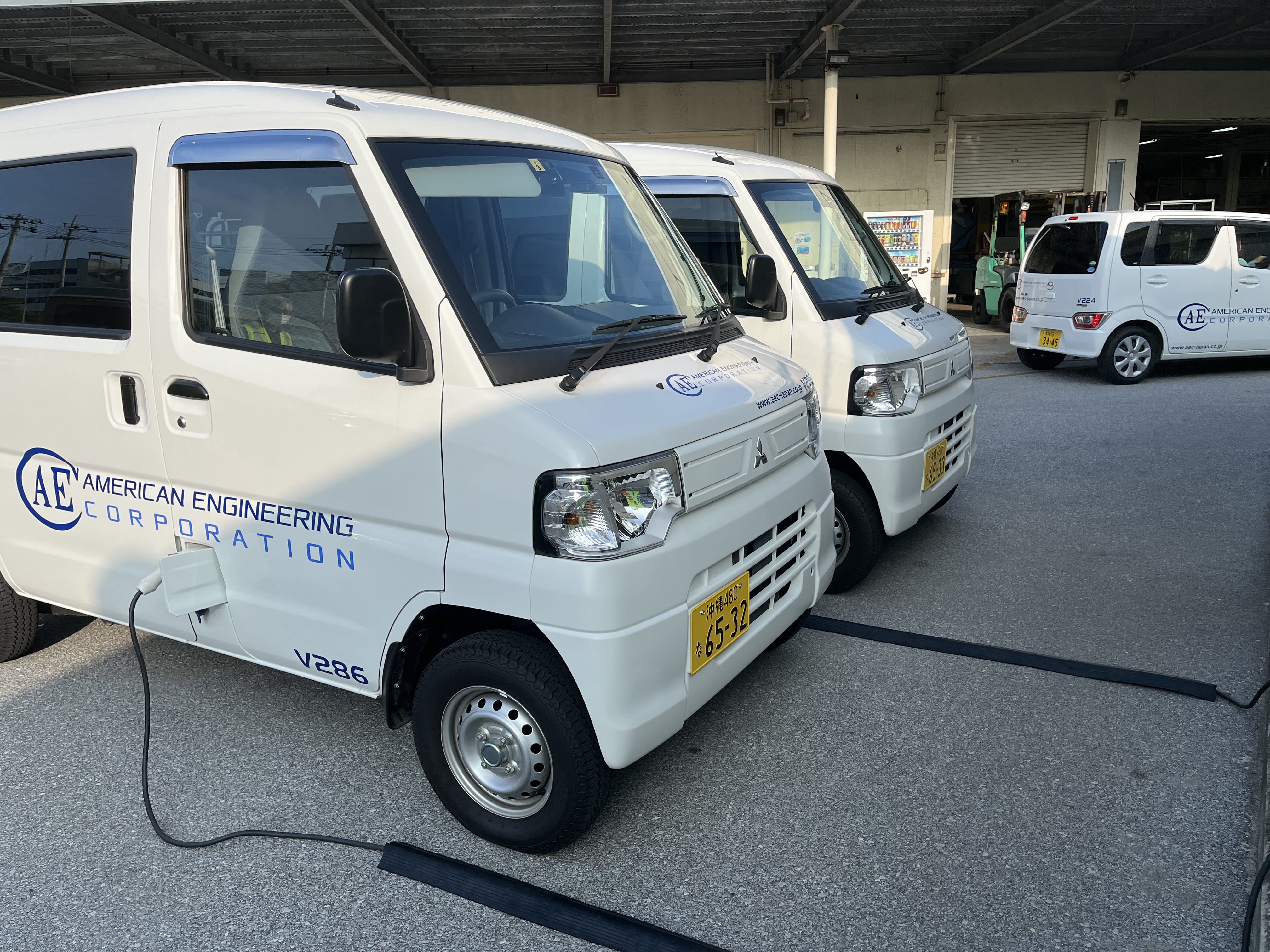 ハイブリッドの社有車